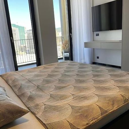 Apartamento Luxury Penthouse Prishtina Pristina Exterior foto