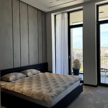 Apartamento Luxury Penthouse Prishtina Pristina Exterior foto