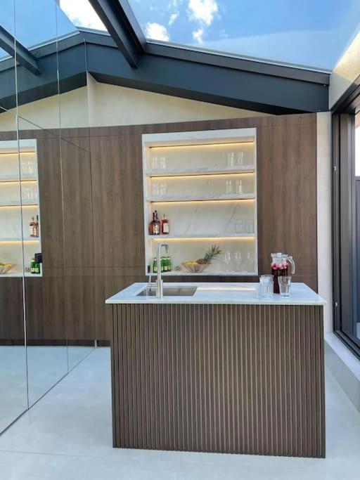 Apartamento Luxury Penthouse Prishtina Pristina Exterior foto