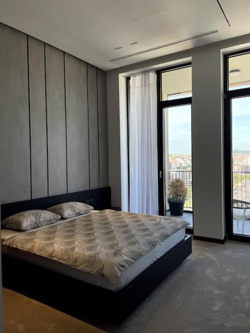 Apartamento Luxury Penthouse Prishtina Pristina Exterior foto
